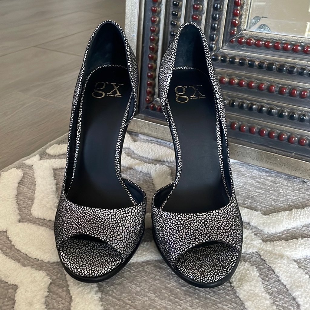 Gx By Gwen Stefani Sexy Pumps!